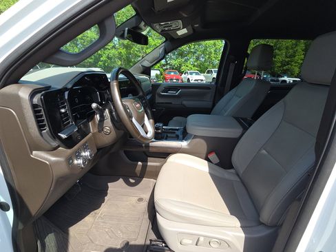 Used 2023 GMC Sierra 1500 SLT w/ SLT Premium Package AWD/4WD image 17