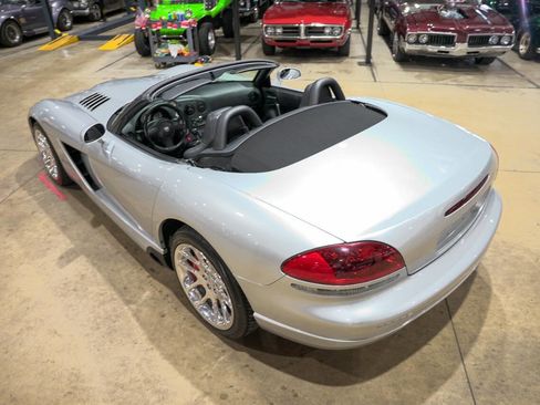 Used 2004 Dodge Viper SRT-10 image 16