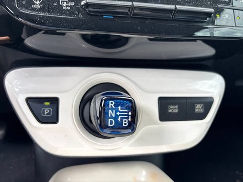 Used 2016 Toyota Prius Three Touring FWD image 24