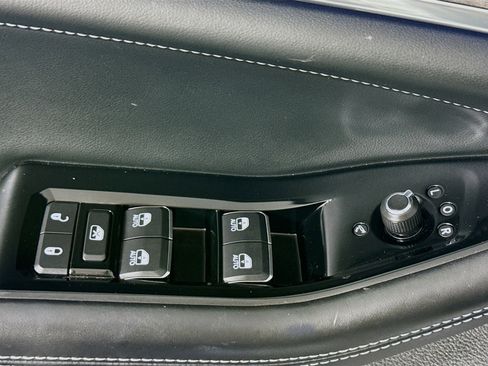 Used 2023 Jeep Grand Cherokee Overland w/ Advanced Protech Group III image 24