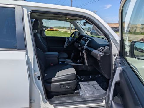 Used 2022 Toyota 4Runner SR5 Premium w/ Moonroof Package AWD/4WD image 3