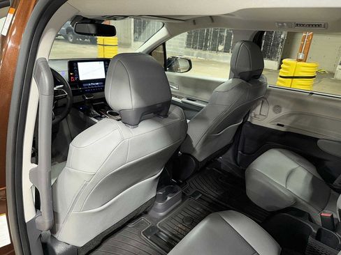 Certified 2023 Toyota Sienna XLE w/ XLE Plus Package image 30