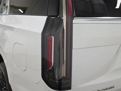 Used 2021 Cadillac Escalade Premium Luxury AWD/4WD image 29