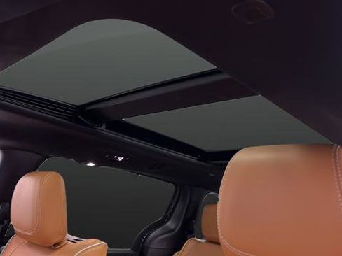 Used 2023 Chrysler Pacifica Pinnacle FWD image 12