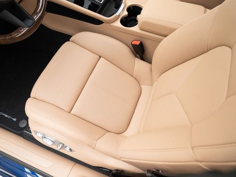 Certified 2026 Porsche Macan AWD/4WD image 17