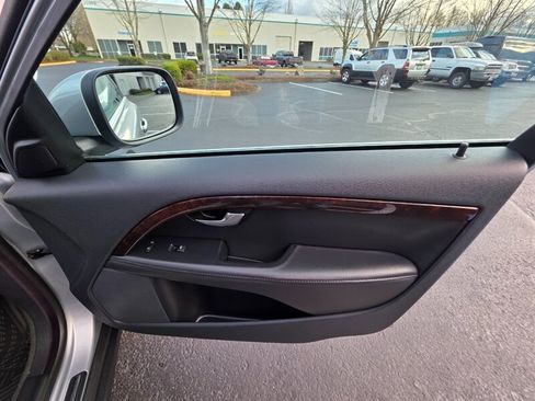 Used 2013 Volvo XC70 3.2 Platinum image 36