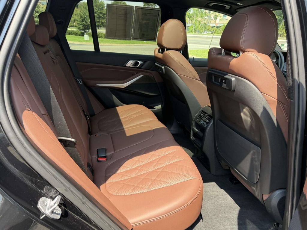 Used 2023 BMW X5 xDrive40i w/ Premium Package AWD/4WD image 11