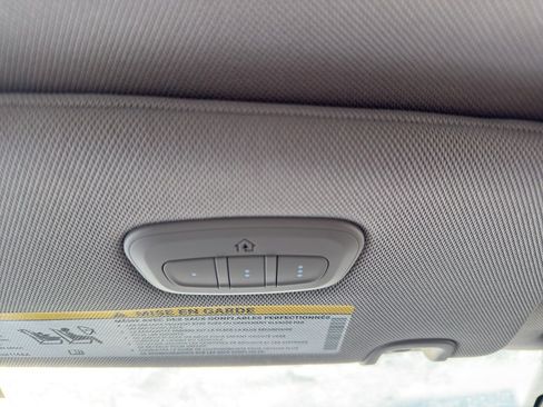 Used 2024 Chrysler Pacifica Limited image 23