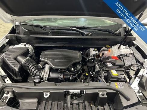 Used 2023 GMC Acadia SLT w/ Preferred Package image 18