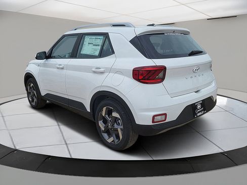 New 2025 Hyundai Venue SEL image 4