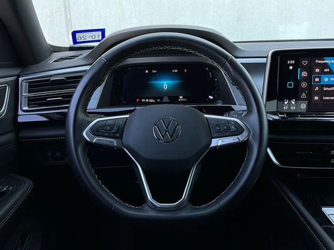 Used 2025 Volkswagen Atlas Cross Sport SE image 33