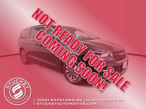 Used 2024 Chrysler Pacifica Select image 1