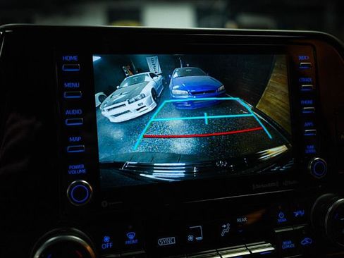 Used 2021 Toyota Highlander LE w/ Protection Package #3 (TMS) AWD/4WD image 21