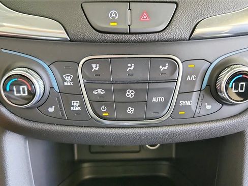 Used 2024 Chevrolet Equinox LT FWD image 22