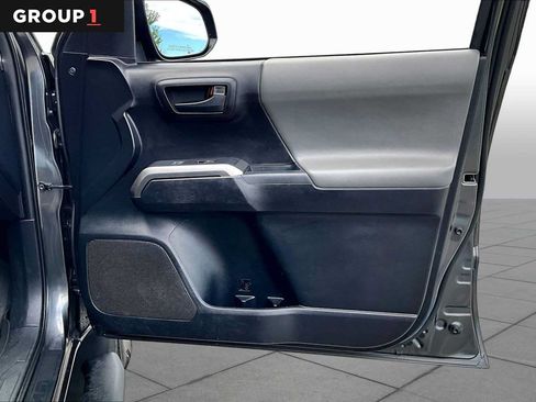 Used 2019 Toyota Tacoma SR5 AWD/4WD image 23
