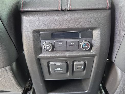 Used 2023 Chevrolet Traverse RS FWD image 16