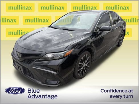 Used 2022 Toyota Camry SE FWD image 2