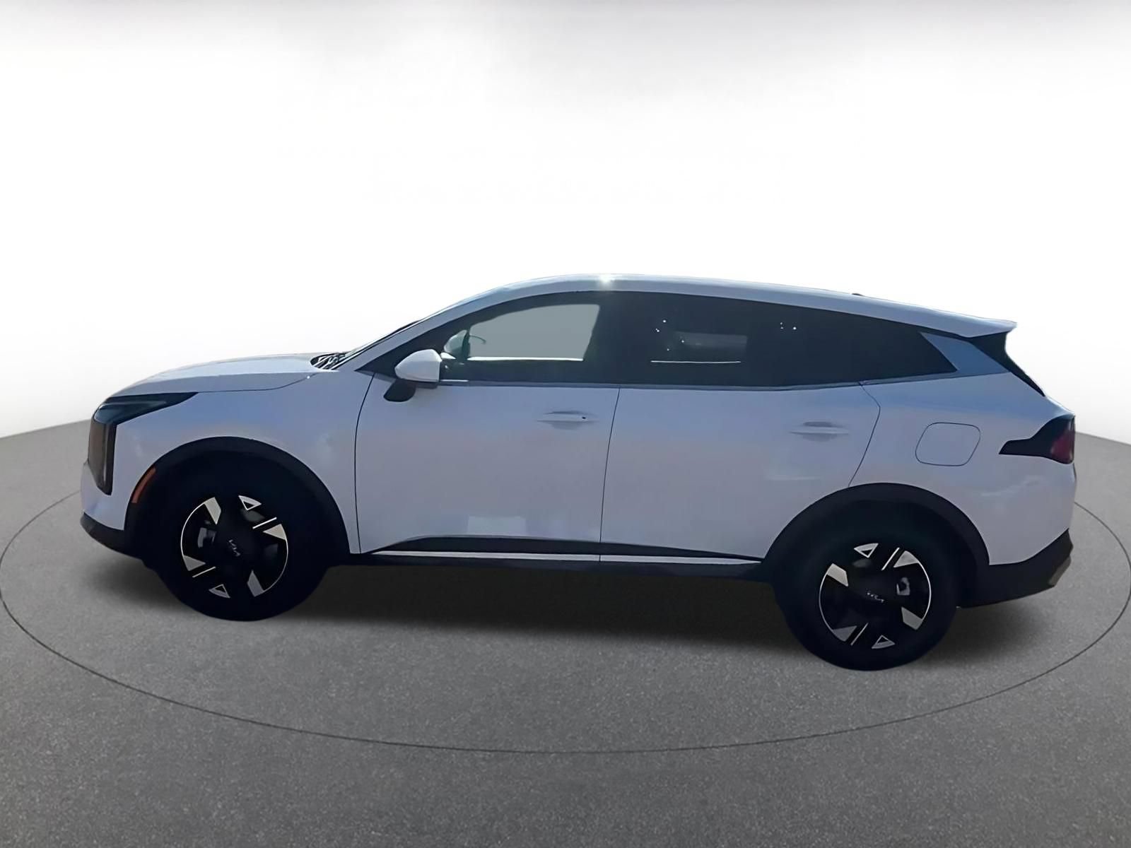 Used 2026 Kia Sportage LX FWD image 8