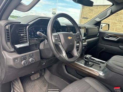 Used 2025 Chevrolet Silverado 1500 LT AWD/4WD image 12