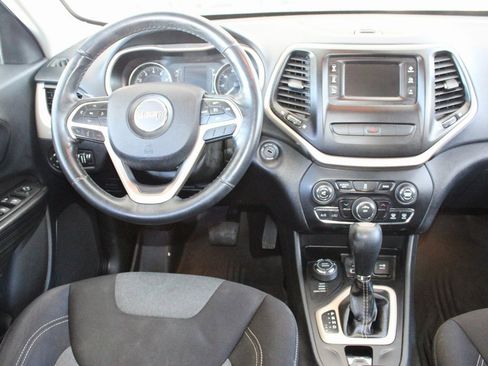 Used 2014 Jeep Cherokee Latitude image 2