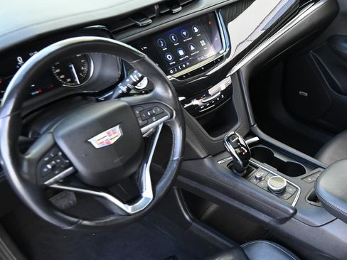 Used 2020 Cadillac XT6 Premium Luxury image 30
