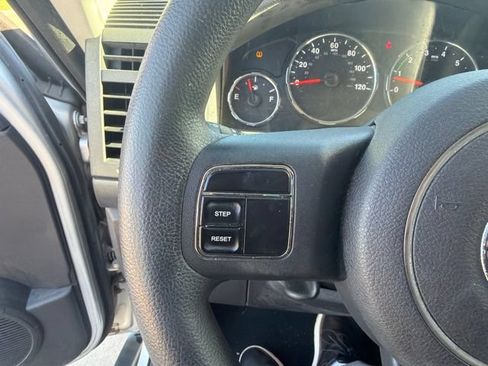 Used 2011 Jeep Liberty Sport RWD image 11