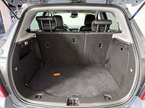 Used 2019 Chevrolet Trax LT w/ LT Convenience Package FWD image 16