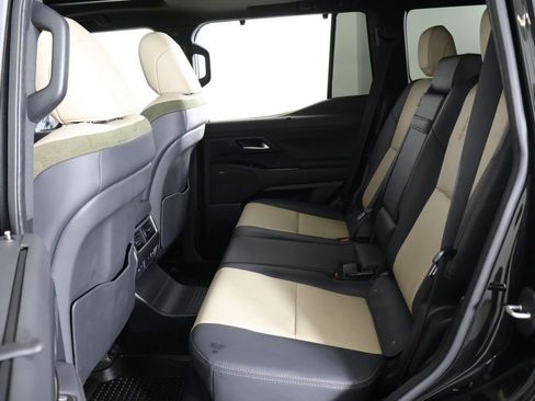 Used 2024 Lexus GX 550 image 40