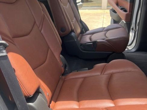 Used 2019 Cadillac Escalade Premium Luxury AWD/4WD image 18