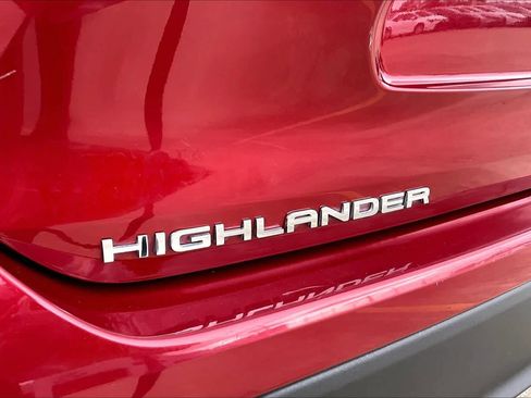 Used 2021 Toyota Highlander XLE image 30