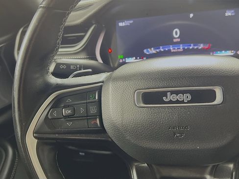 Used 2022 Jeep Grand Cherokee Altitude AWD/4WD image 19