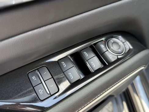 Used 2021 Cadillac Escalade ESV Sport RWD image 11