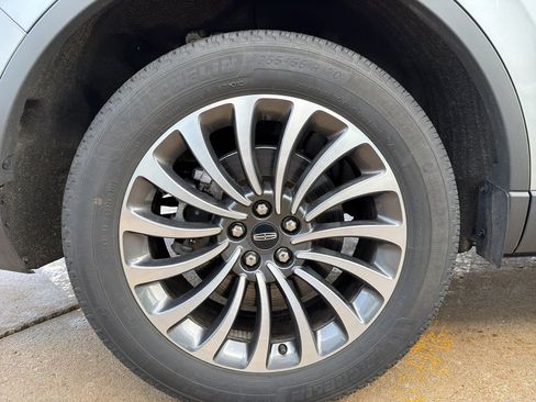 Used 2023 Lincoln Aviator AWD w/ Premium Package image 11