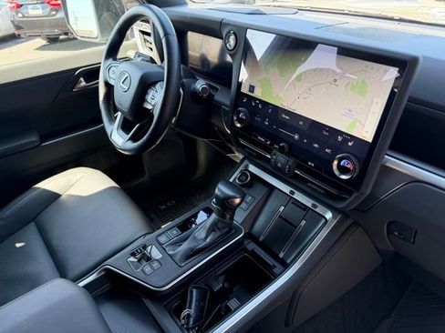 Used 2024 Lexus GX 550 AWD/4WD image 16