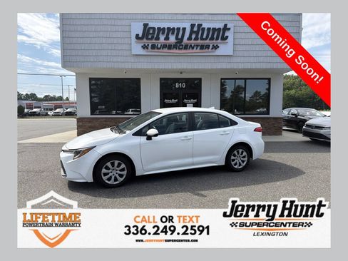 Used 2024 Toyota Corolla LE FWD image 1