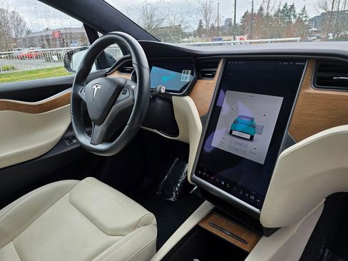 Used 2021 Tesla Model X Performance AWD/4WD image 12