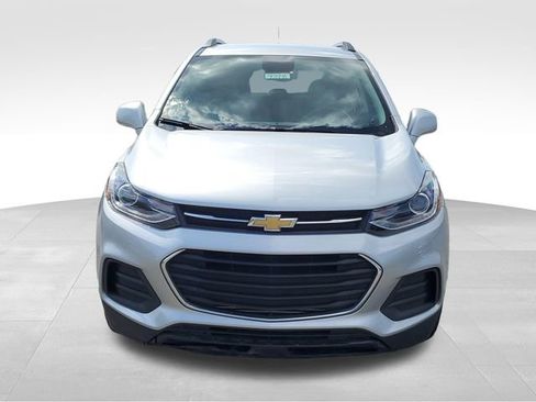 Used 2020 Chevrolet Trax LT w/ LT Convenience Package FWD image 2