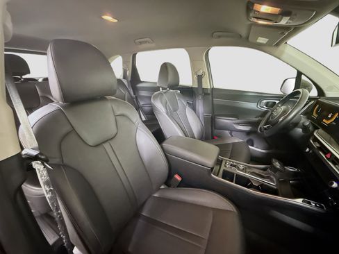Used 2024 Kia Sorento S image 29
