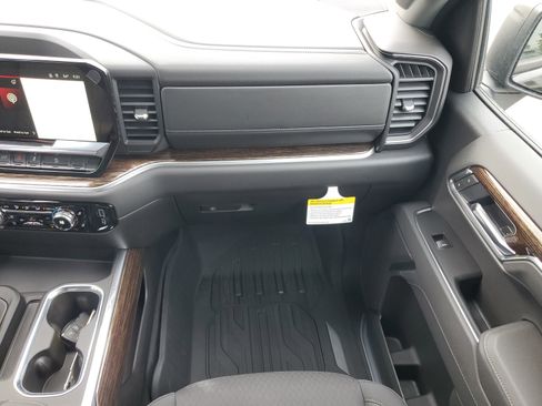 New 2025 GMC Sierra 1500 Elevation image 19