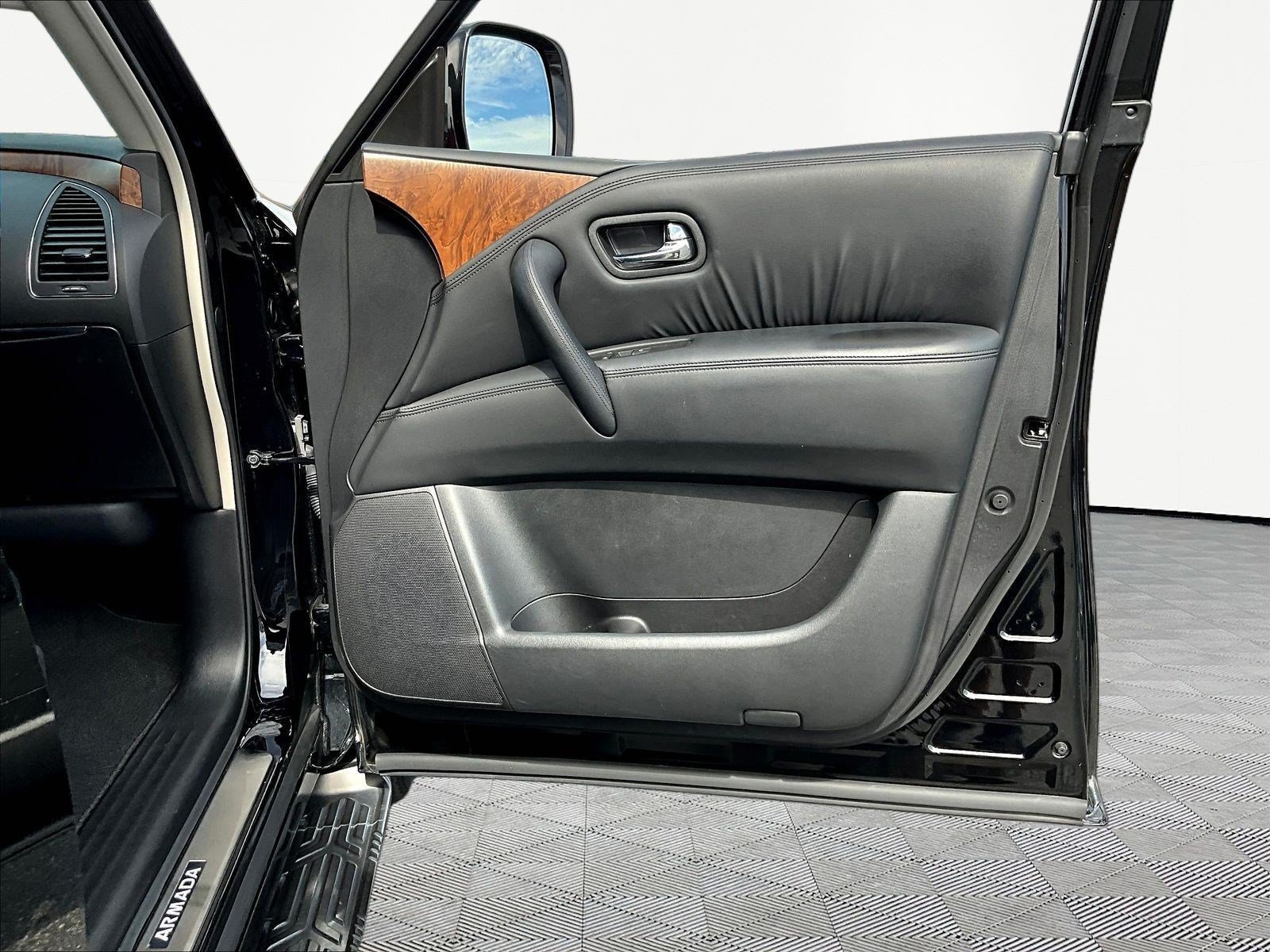 Used 2023 Nissan Armada SL w/ Captain's Chairs Package AWD/4WD image 29