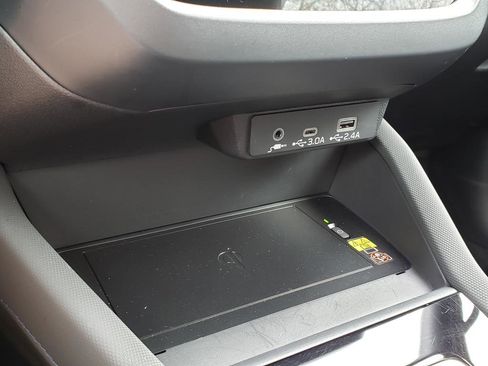 Used 2025 Subaru Forester Limited w/ Popular Package image 24