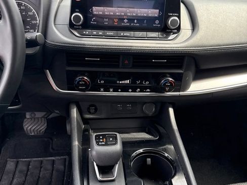 Used 2025 Nissan Rogue SV FWD image 7