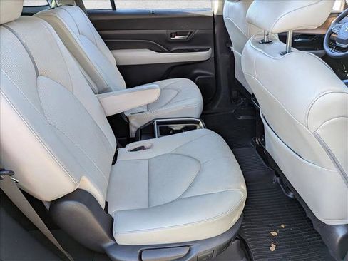 Used 2025 Toyota Grand Highlander AWD image 21