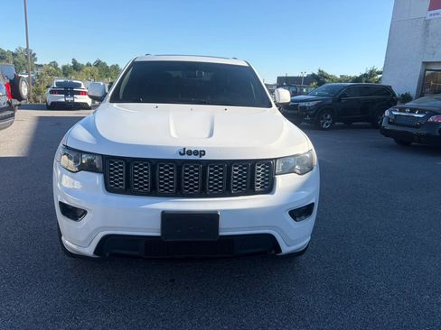 Used 2019 Jeep Grand Cherokee Altitude AWD/4WD image 5