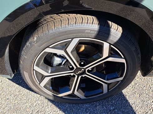 New 2025 Kia Niro EX Touring image 16