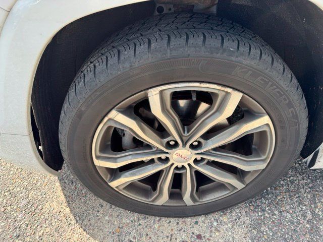 Used 2019 GMC Terrain Denali w/ GMC Pro Grade Package AWD/4WD image 5
