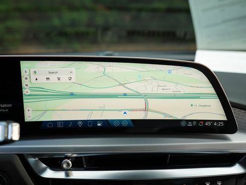 Used 2025 Cadillac Lyriq Luxury image 32