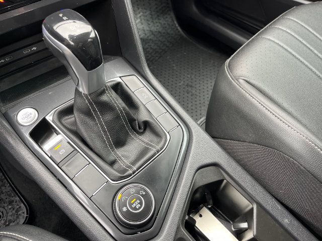 Used 2023 Volkswagen Tiguan SE AWD/4WD image 18