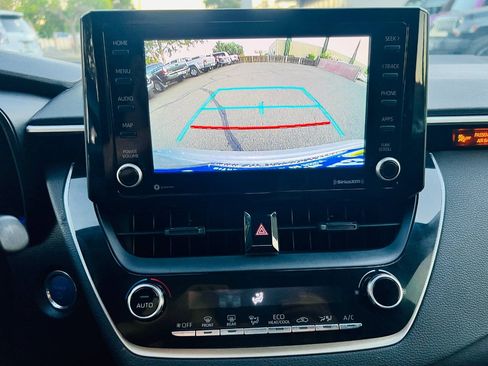Used 2022 Toyota Corolla LE FWD image 21