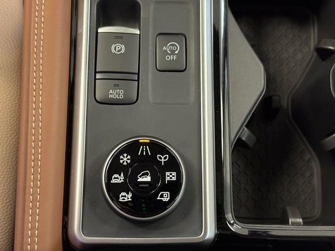 New 2026 Nissan Pathfinder Platinum image 38